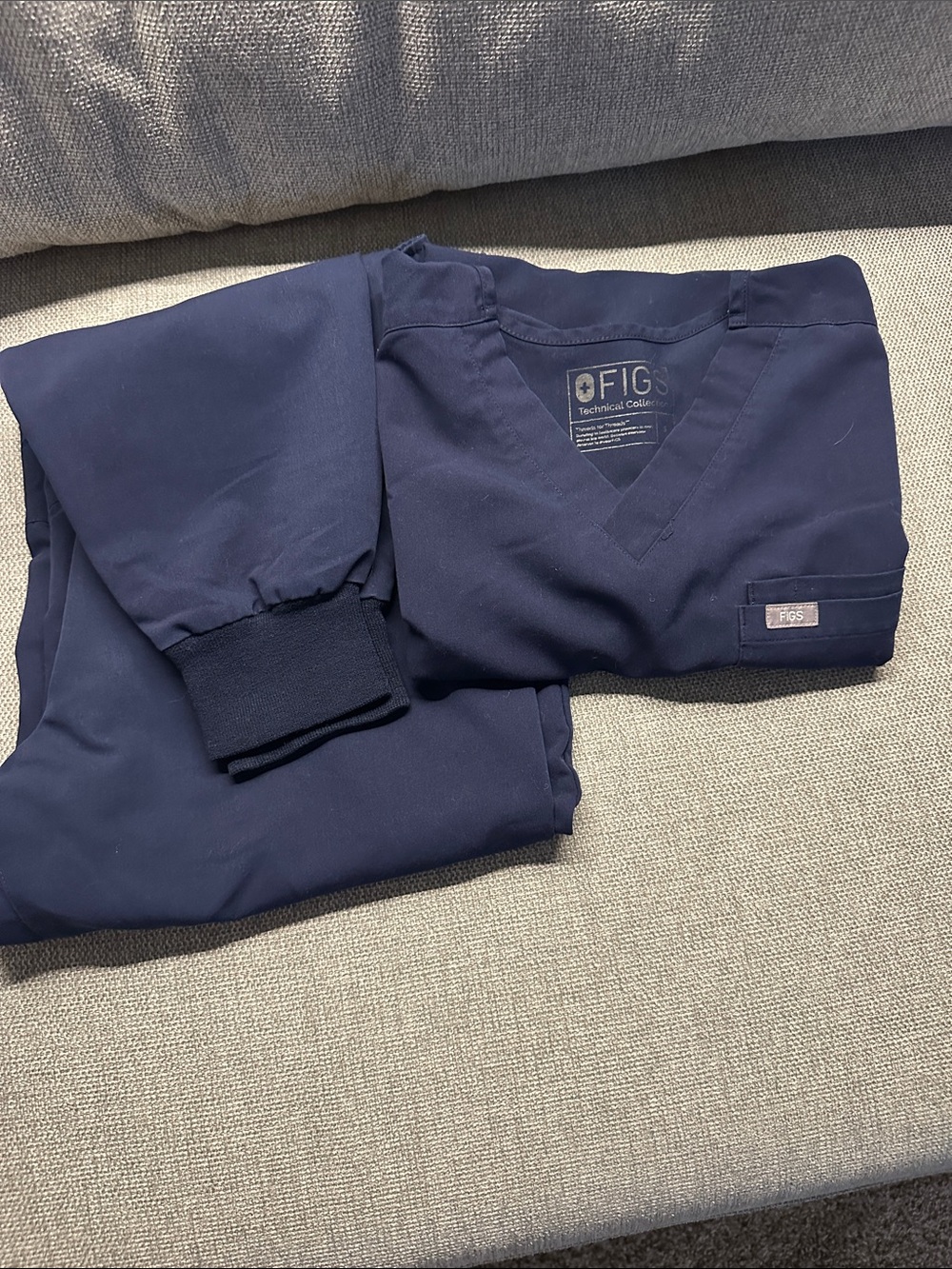 Figs Men's Navy Jogger-Style Scrub Set